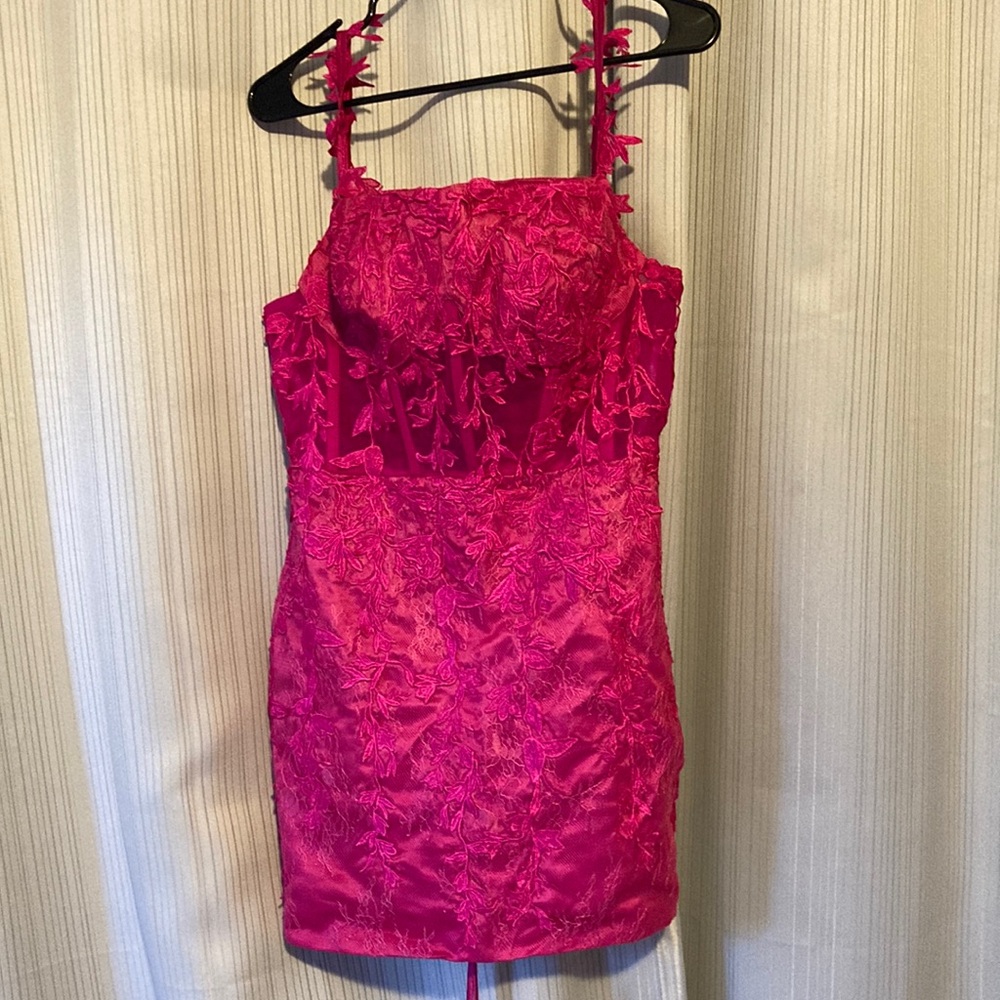 Magenta short lace dress